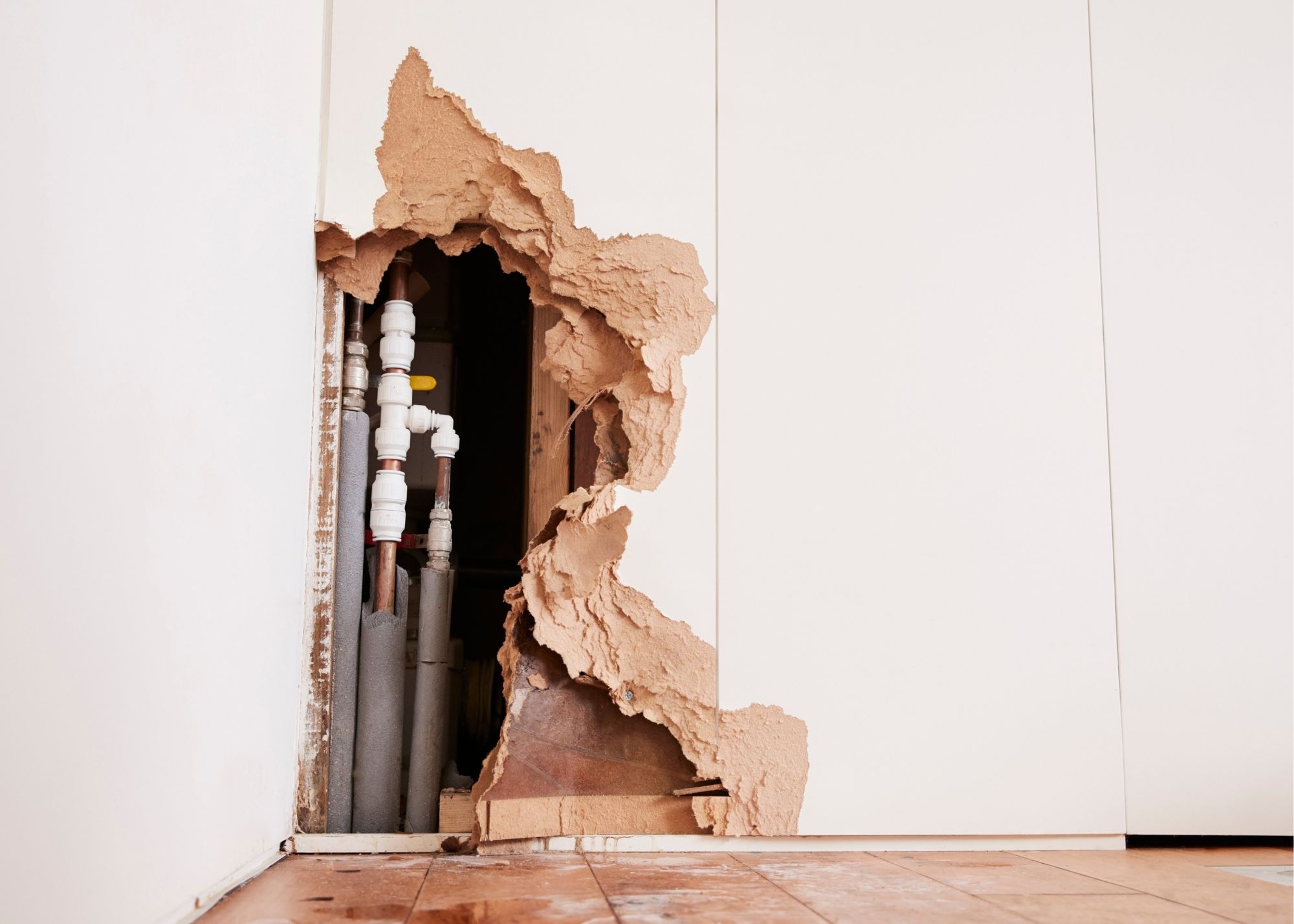 Acoustic leak detection equipment being used in a Sherman Oaks home